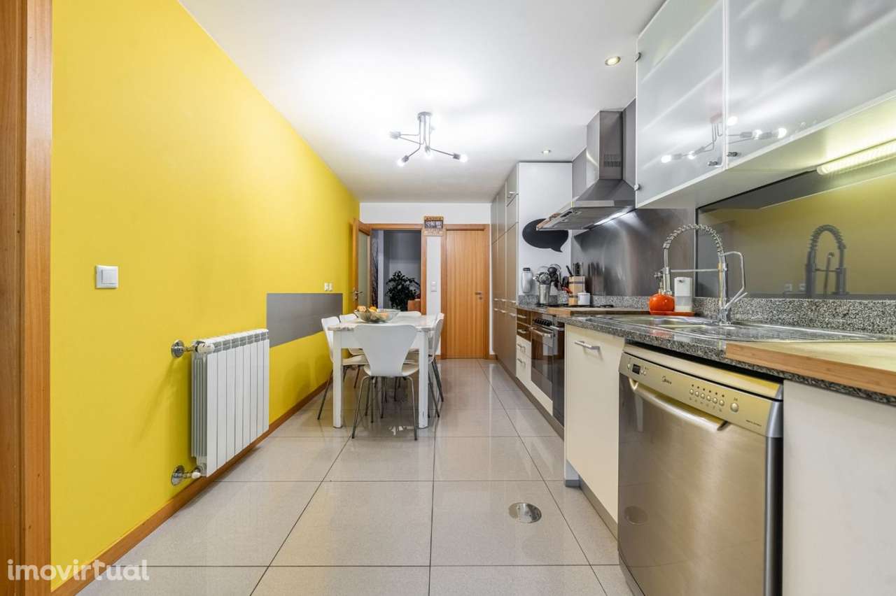 Apartamento T4 com 2 Suites a poucos minutos do Centro de Braga - Grande imagem: 4/24