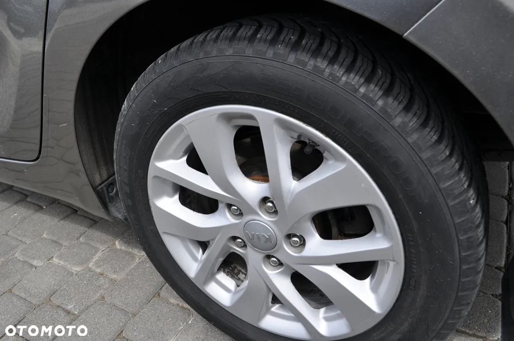 Kia Carens 1.6 GDI L - 12