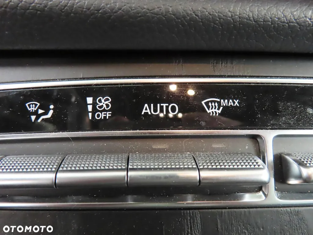 Mercedes-Benz GLA 200 4-Matic AMG Line - 16