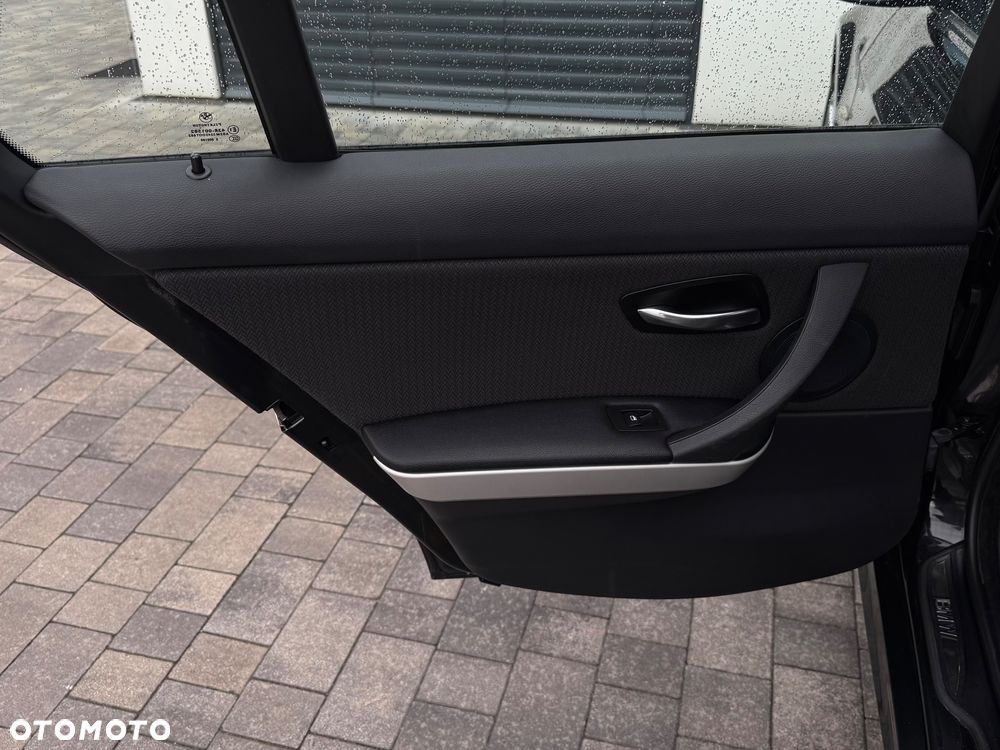 BMW Seria 3 318d Touring - 35