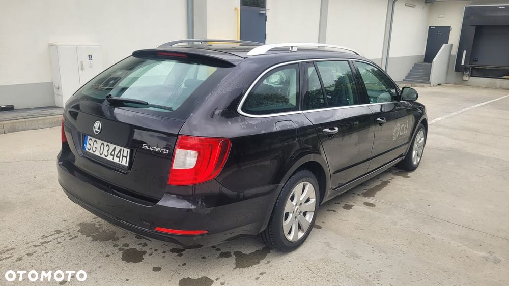 Skoda Superb 2011 photo 5