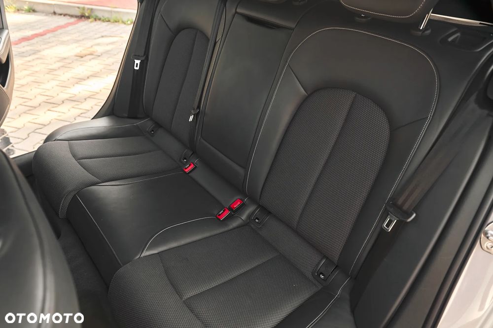Audi A6 Avant 2.0 TDI Ultra S tronic - 27