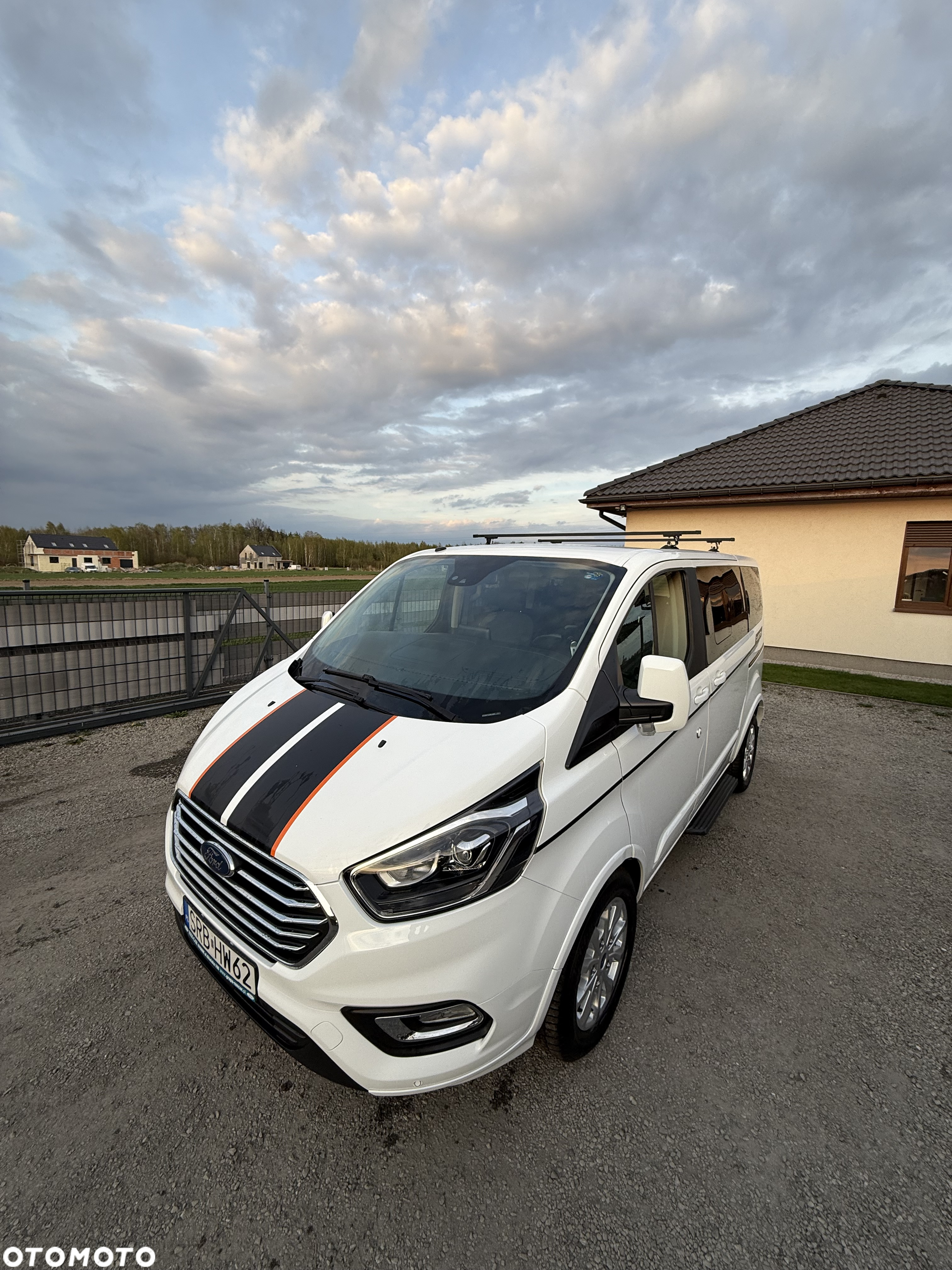 Ford Tourneo Custom - 11