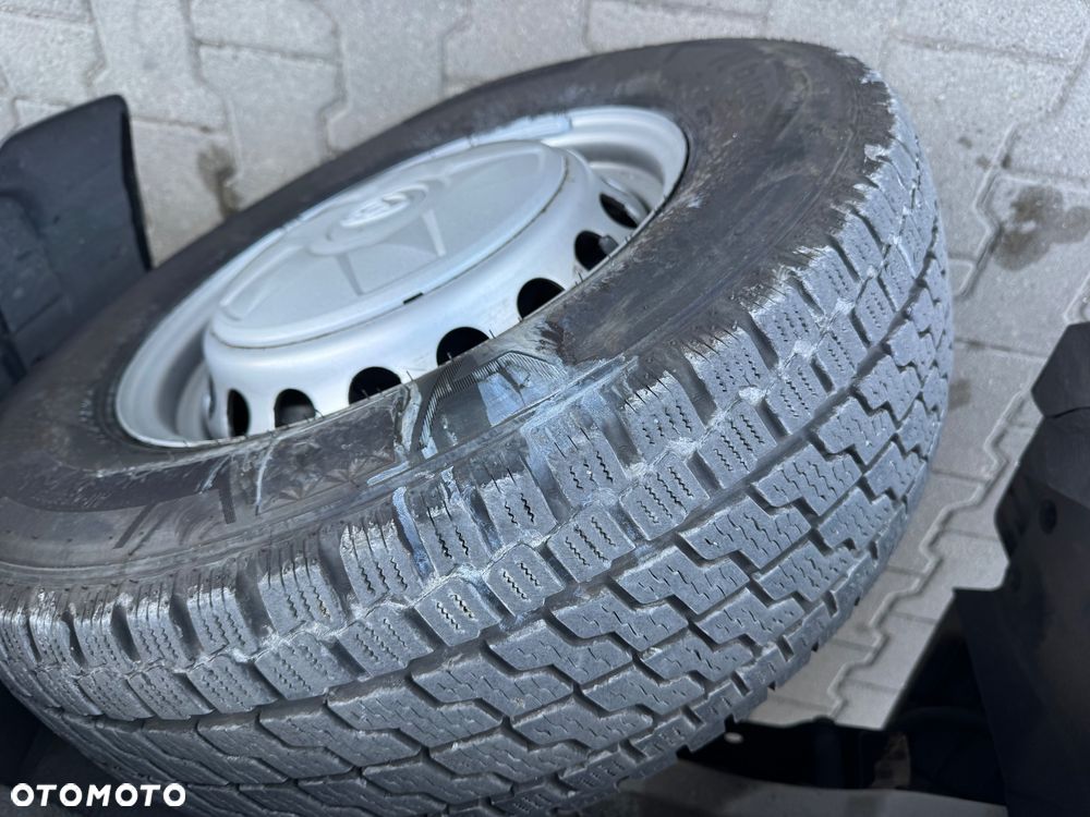 Maxus Deliver 9 - 32