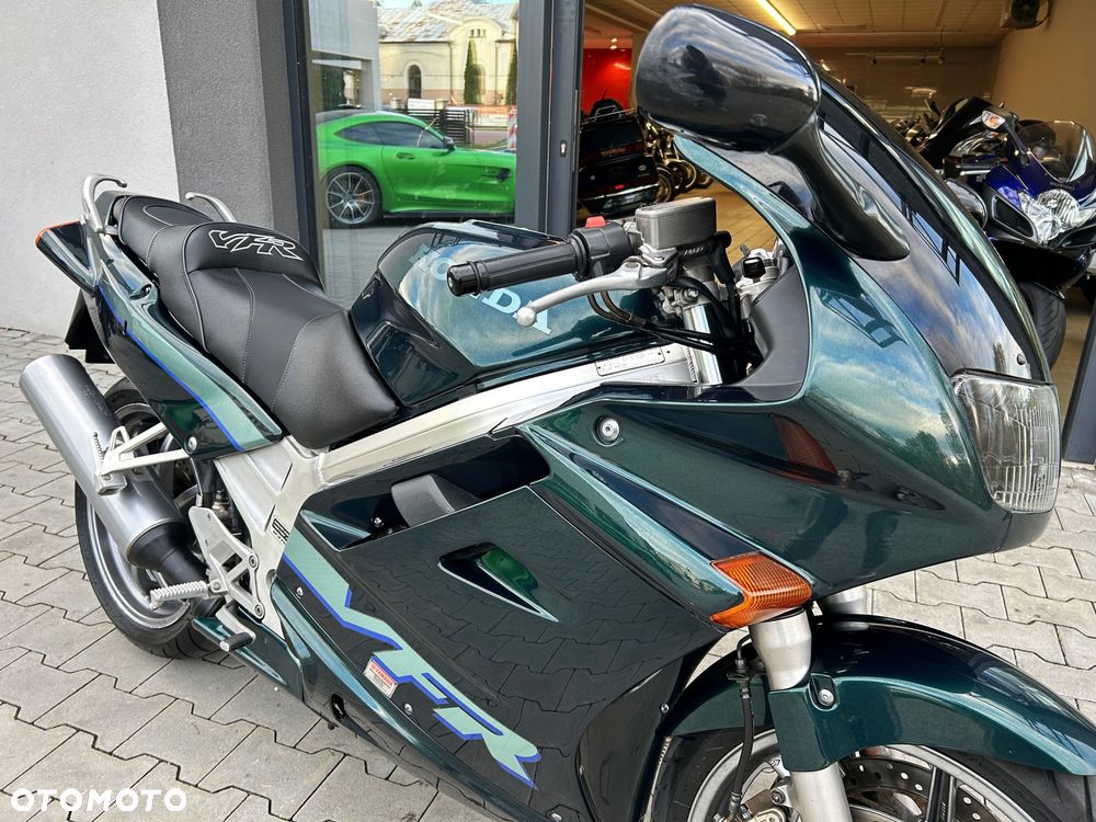 Honda VFR - 3