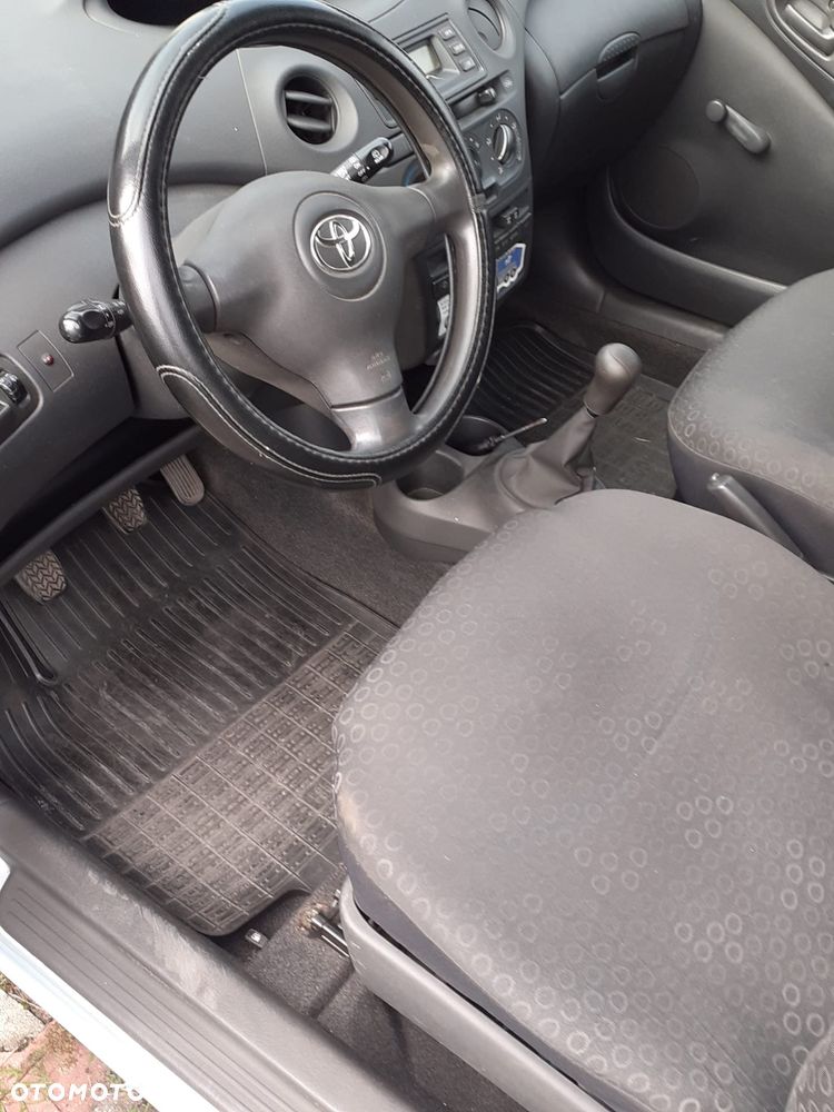 Toyota Yaris 1.0 Base - 5