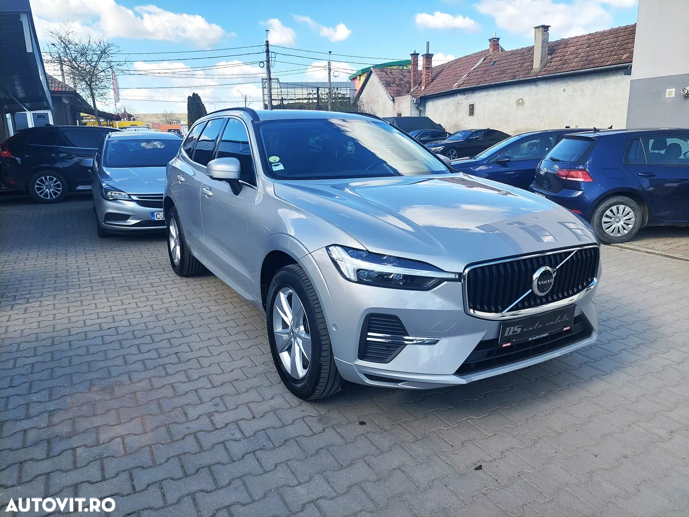 Volvo XC 60 B4 MHEV AWD Momentum Pro - 2