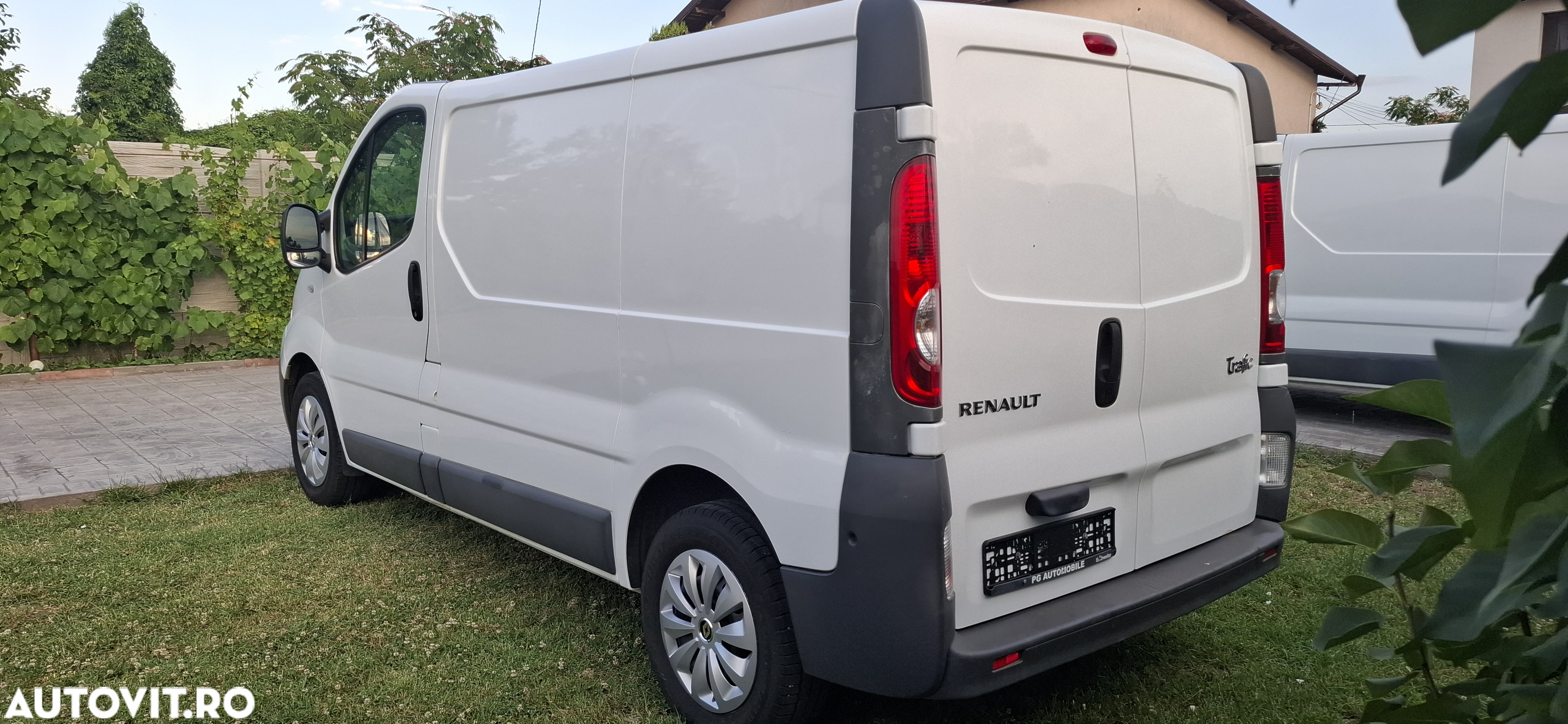 Renault Trafic 2.0 dCi 115 Combi L2H1 - 12