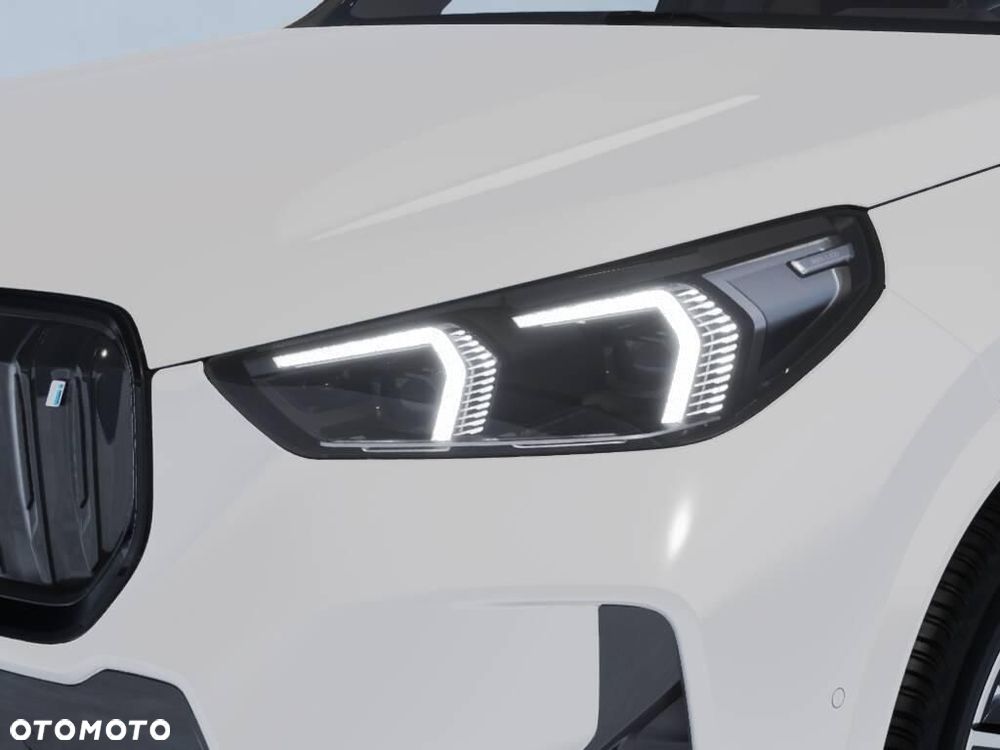 BMW iX1 xDrive30 66.5kWh M Sport - 13