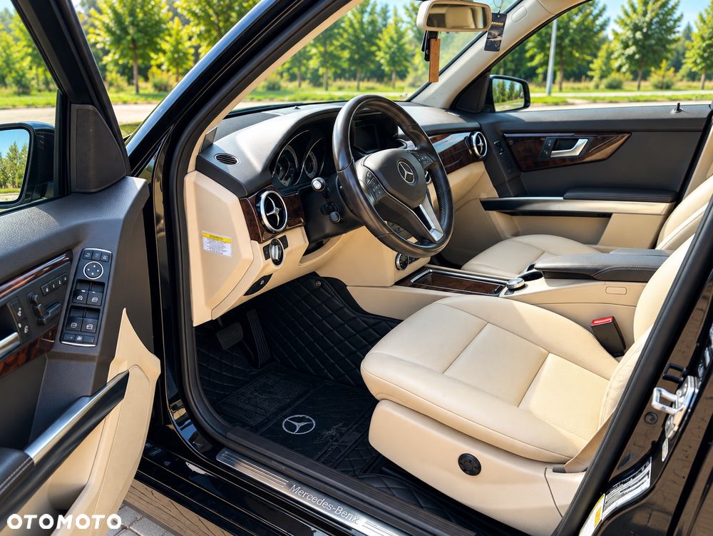 Mercedes-Benz GLK 350 4-Matic - 8