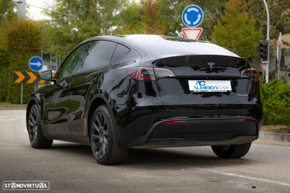 Tesla Model Y Long Range Dual Motor AWD - 38
