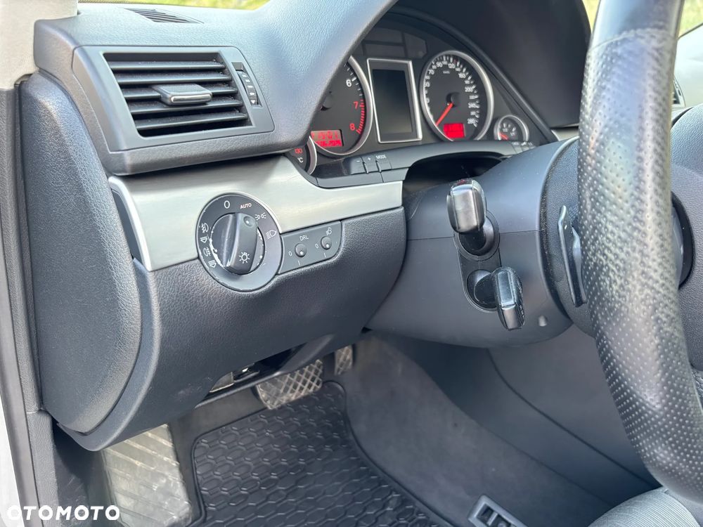 Audi A4 Avant 2.0 T FSI quattro tiptronic - 12