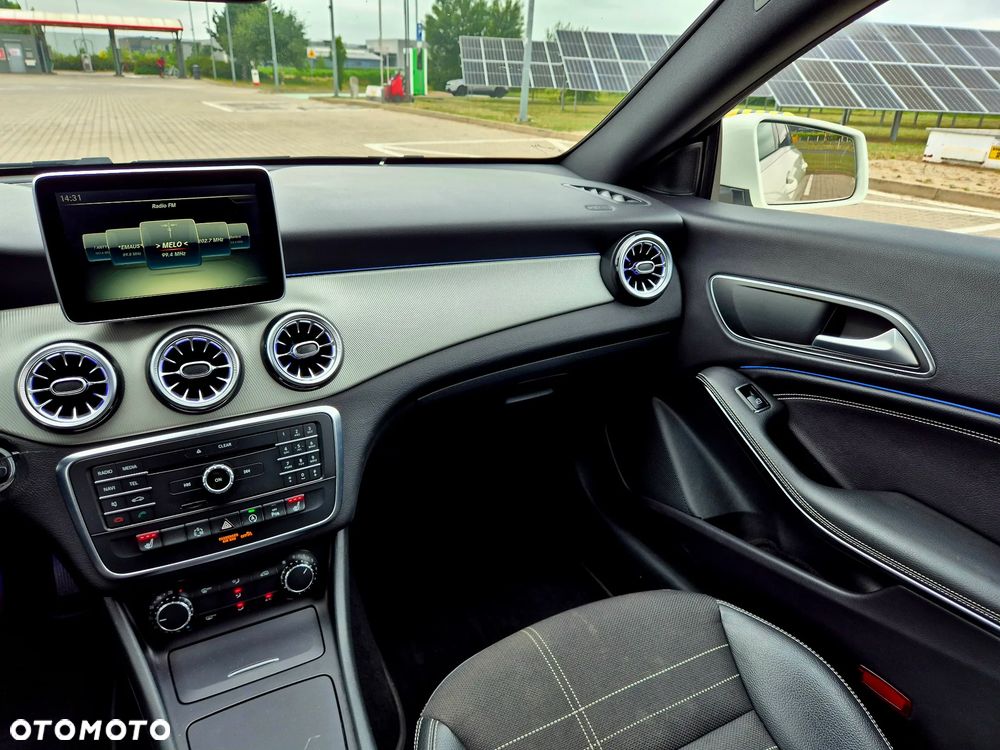 Mercedes-Benz CLA 180 7G-DCT - 15