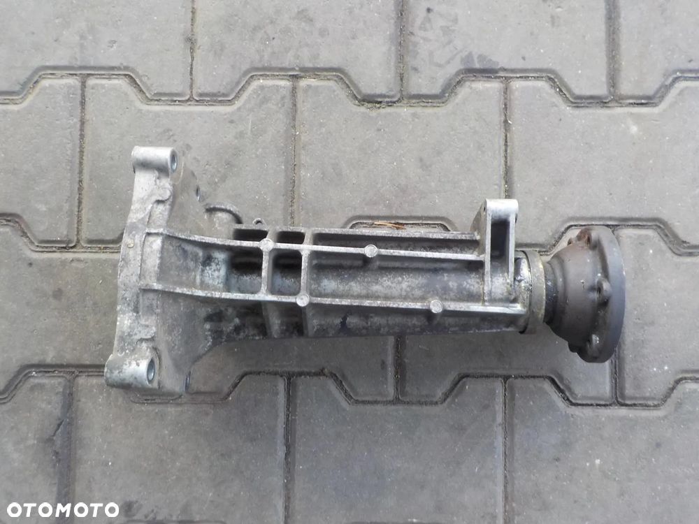 VW T4 PÓŁOŚ FLANSZA OBUDOWA PÓŁOSI PRAWA - 1