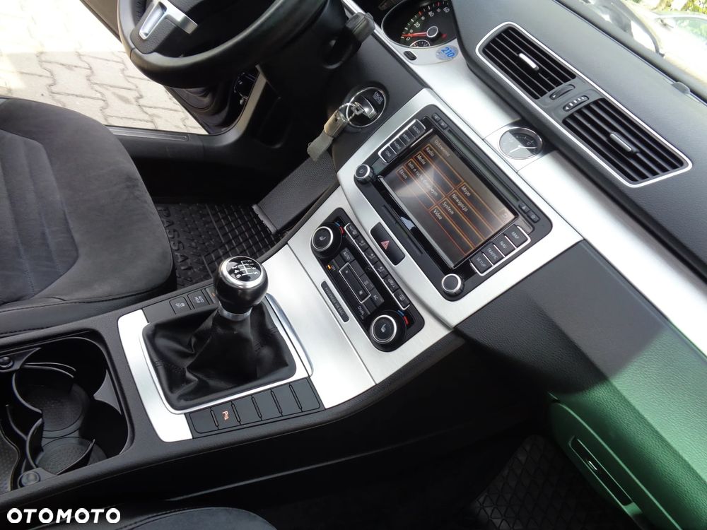 Volkswagen Passat 1.8 TSI Highline - 29