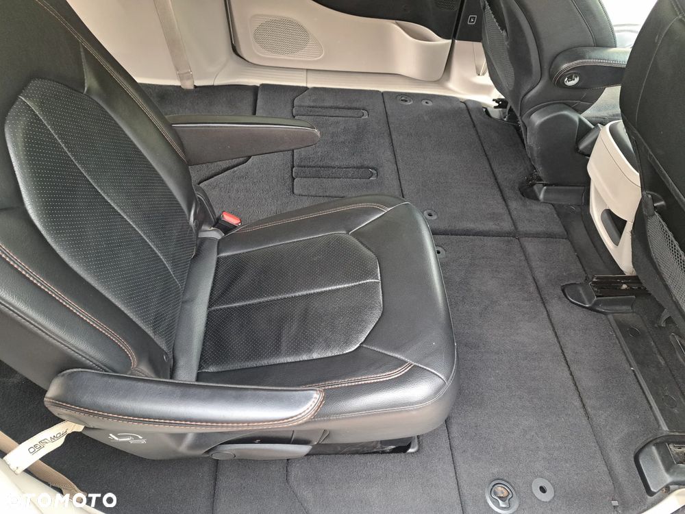 Chrysler Pacifica - 25
