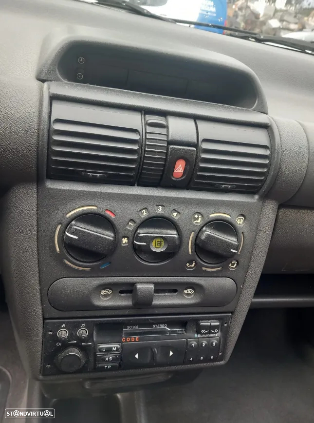 Opel Corsa B JOY 1.2i 1993 Para Peças - 9