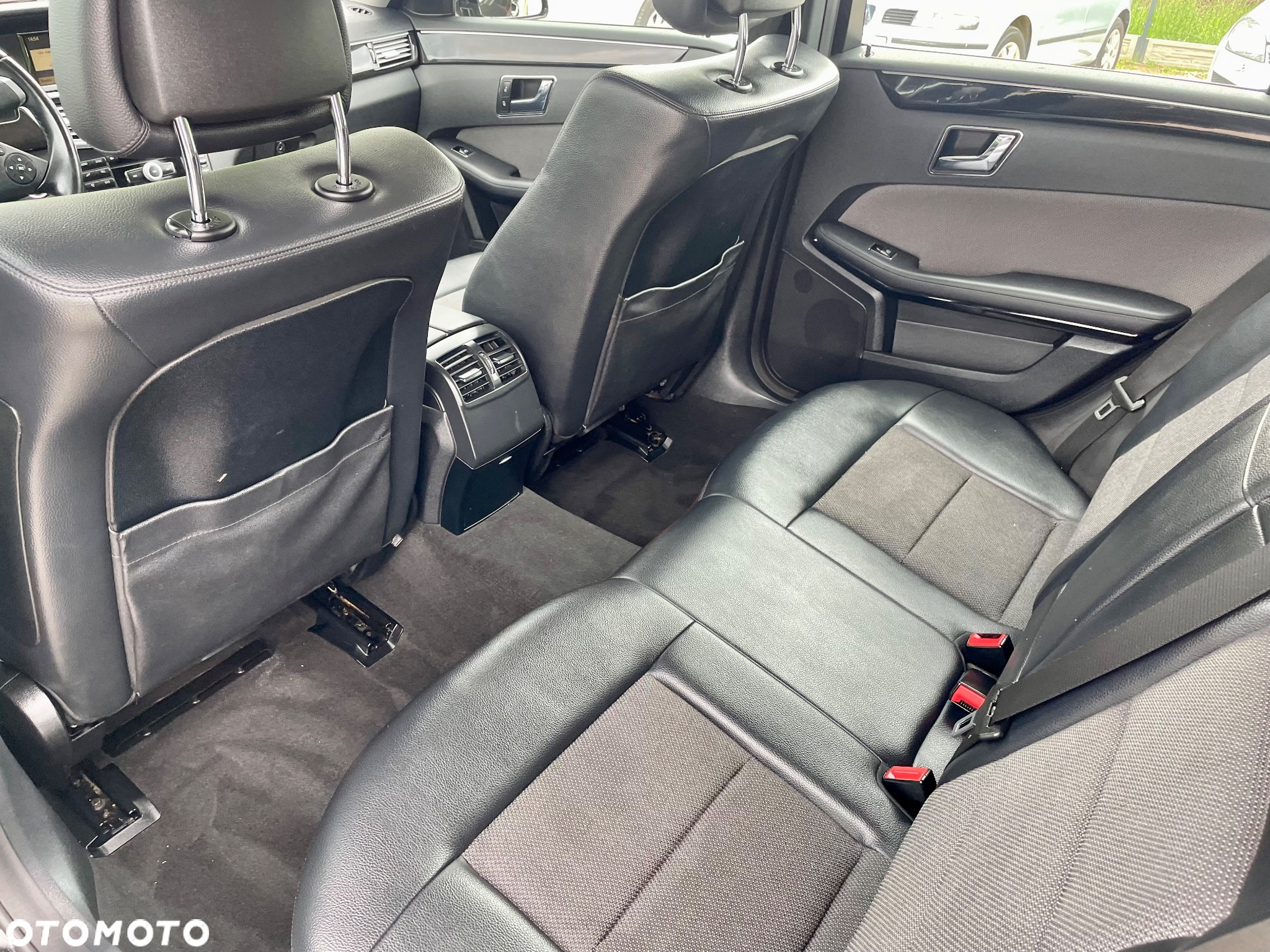 Mercedes-Benz Klasa E 200 CGI BlueEffICIENCY Avantgarde - 29