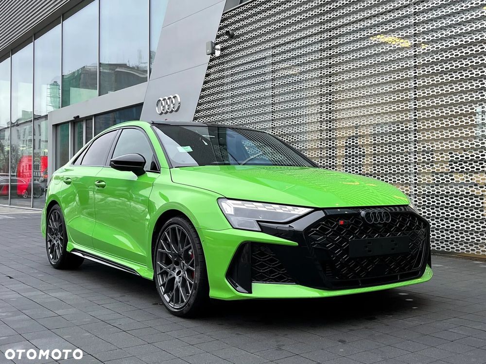Audi RS3 Limousine - 1