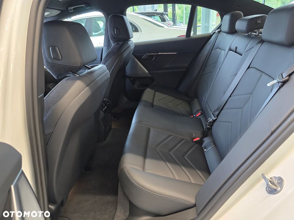 BMW Seria 5 520i mHEV M Sport - 12