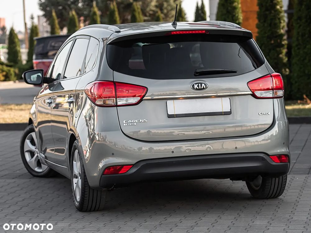 Kia Carens 1.7 CRDi M 7os - 8