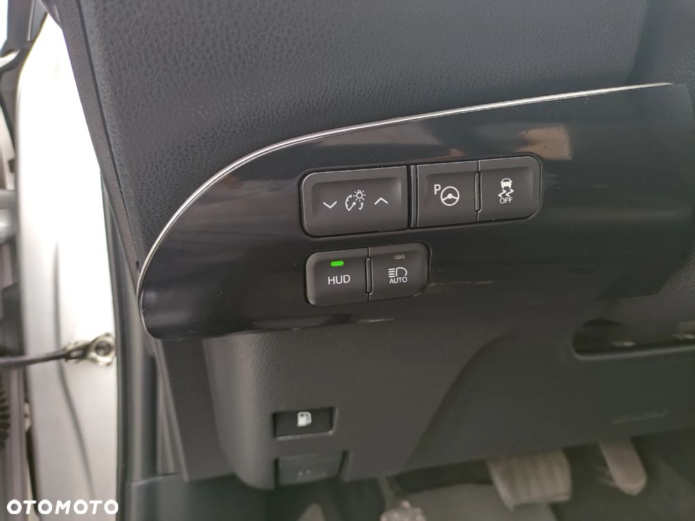 Toyota Prius Hybrid Executive - 11