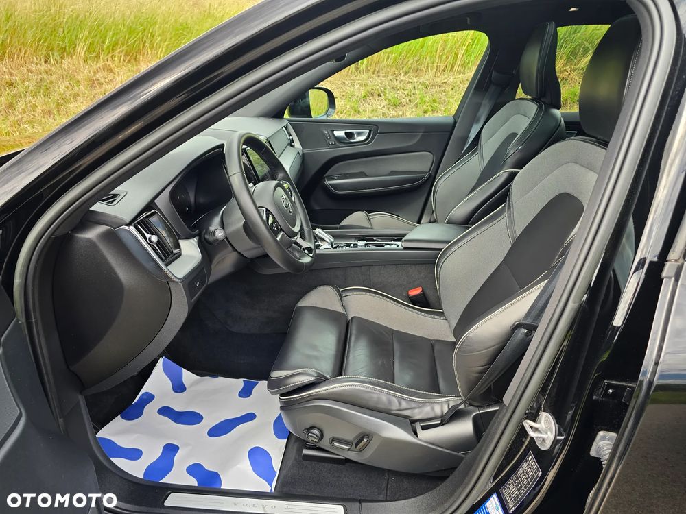Volvo XC 60 B4 D AWD Plus Dark - 10