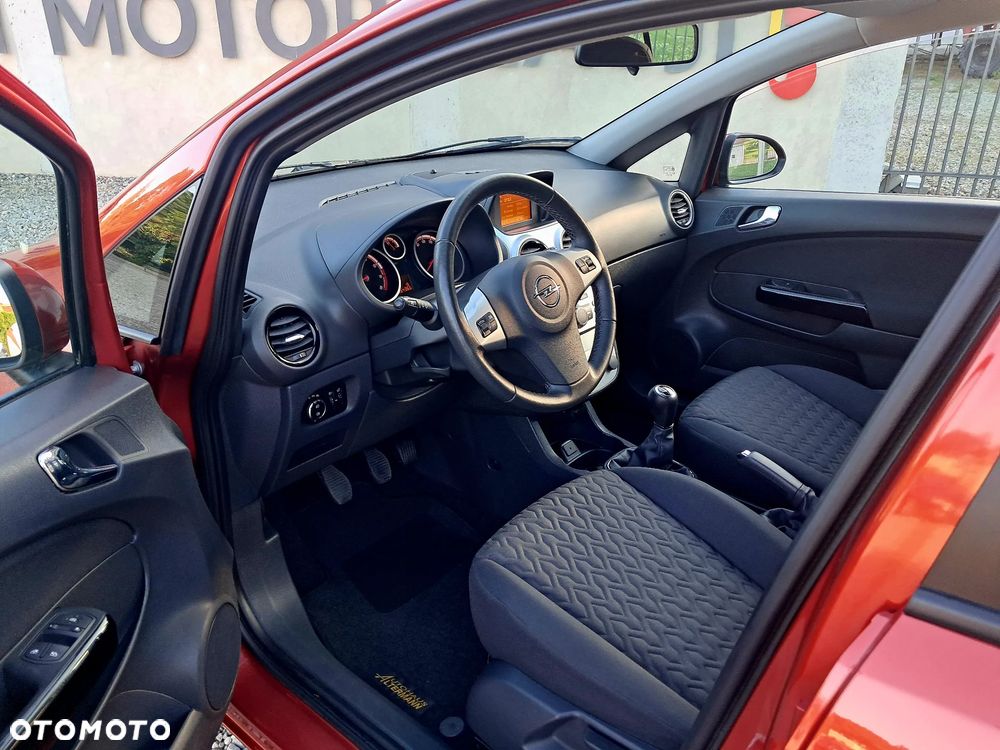 Opel Corsa 1.4 16V Cosmo - 11