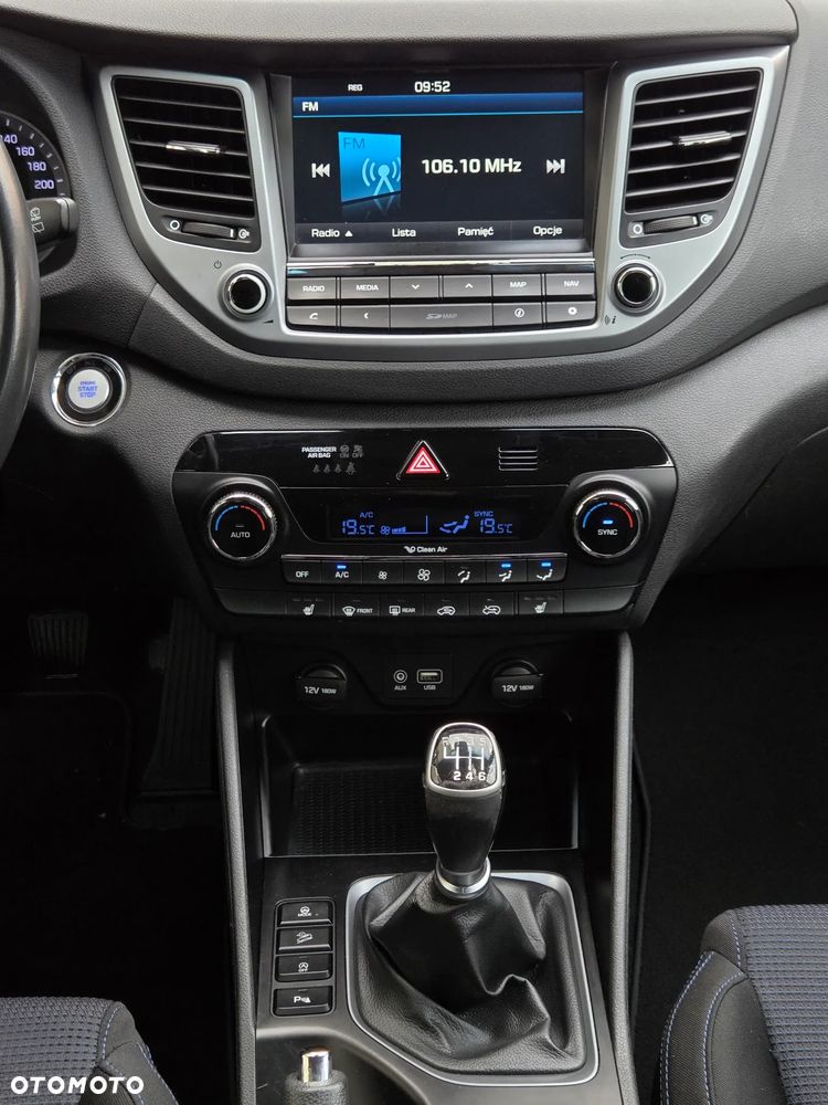 Hyundai Tucson 2.0 CRDI BlueDrive Style 2WD - 19