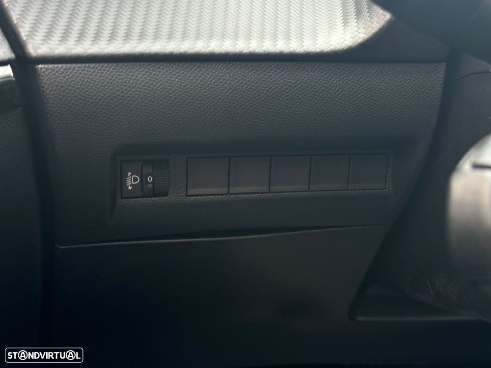 Peugeot 208 1.2 Hybrid Allure e-DCS6 - 14