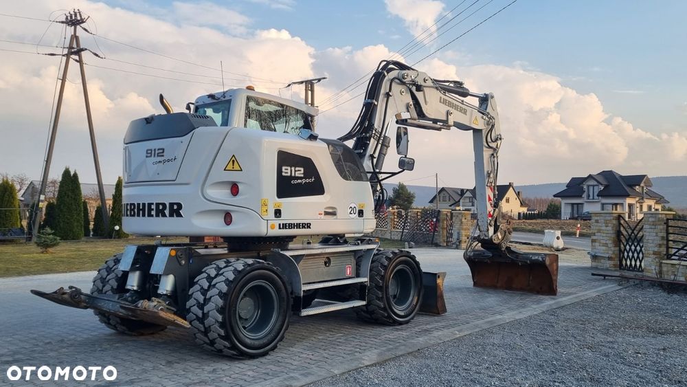 Liebherr A912/ 2017r/ Maszyna sprowadzona/ - 4