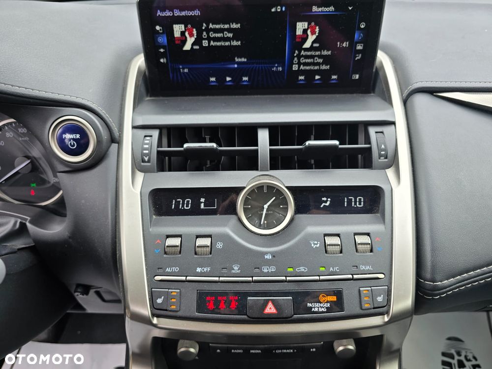 Lexus NX 300h Prestige AWD - 24