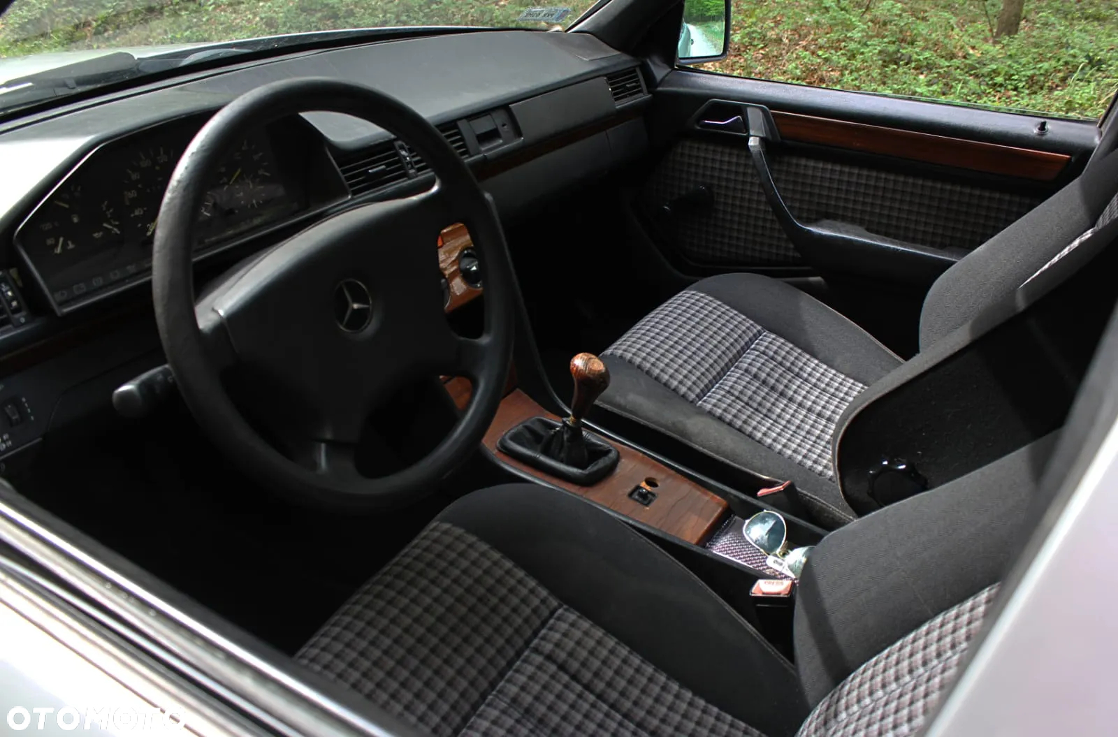 Mercedes-Benz W124 (1984-1993) - 21