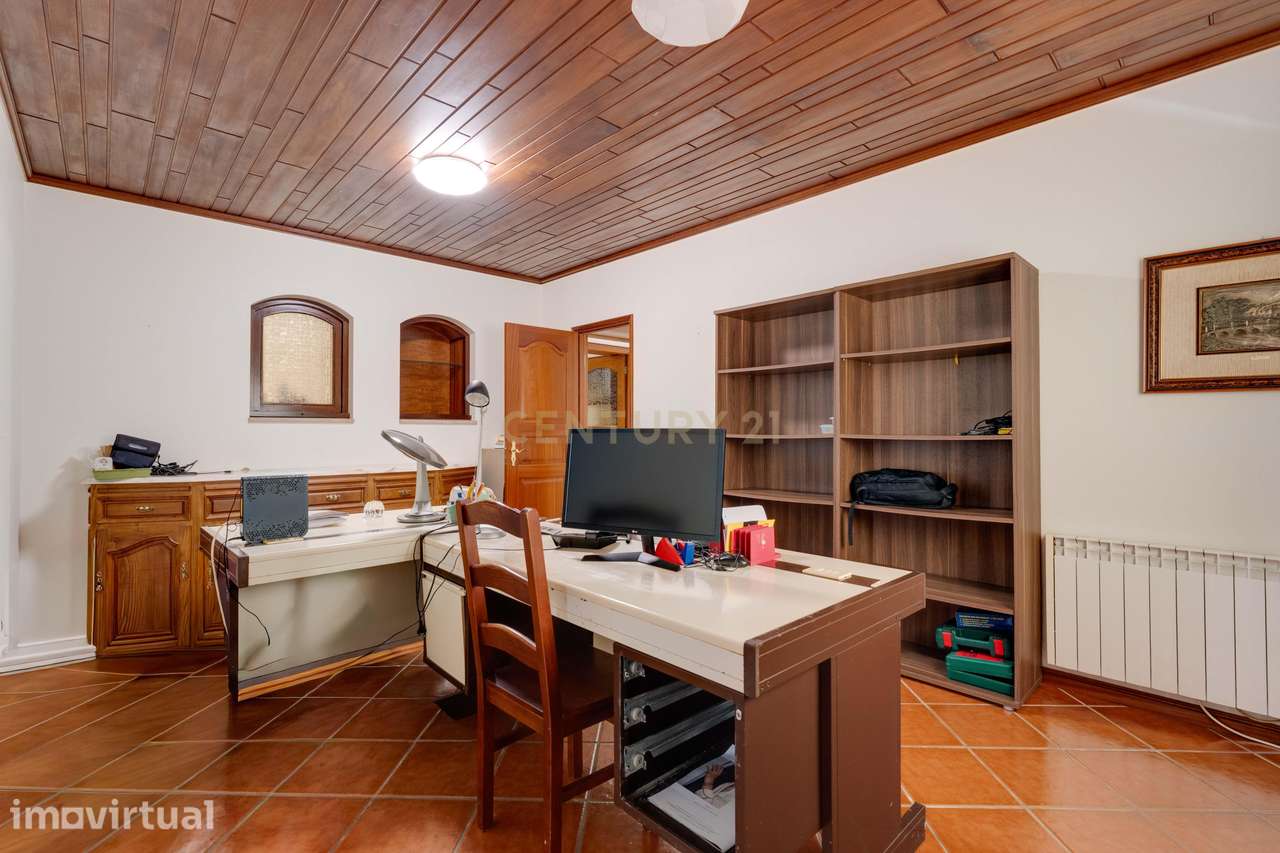 Moradia de Excelência para Venda no Coração de Paços de Brandão - Grande imagem: 4/33