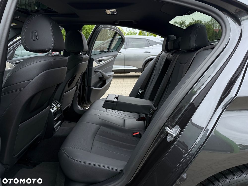 BMW Seria 5 530e M Sport sport - 32