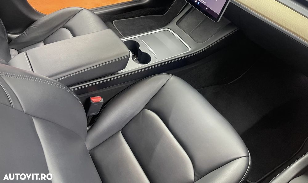 Tesla Model 3 - 9
