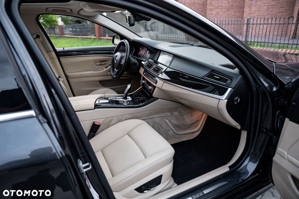 BMW Seria 5 520d Sport-Aut - 24