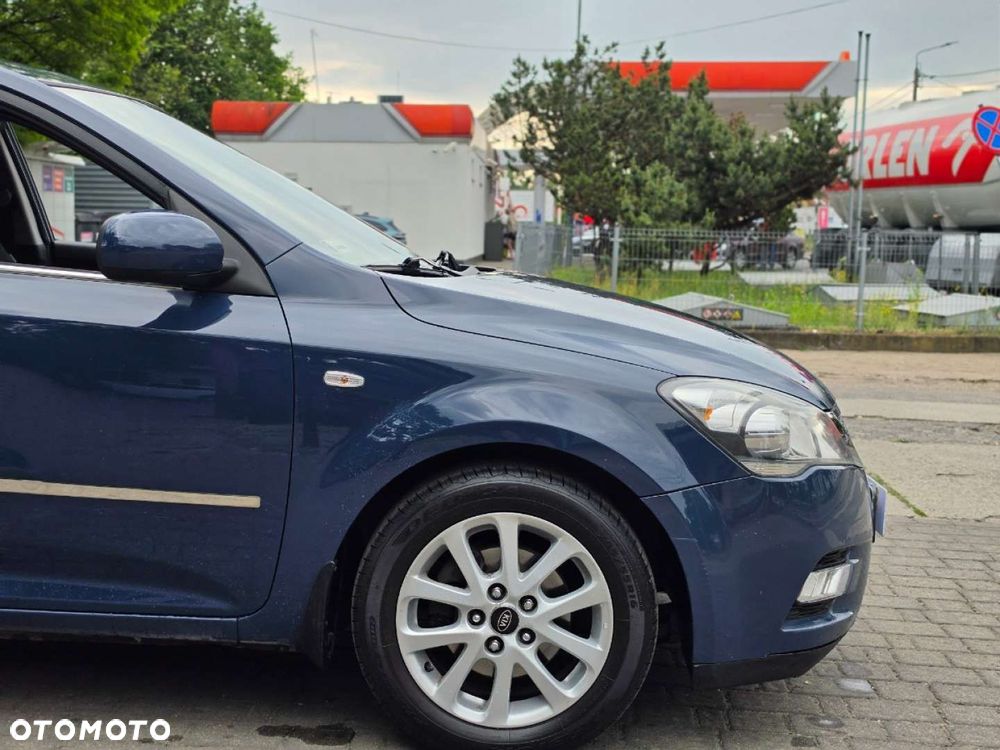 Kia Ceed - 11