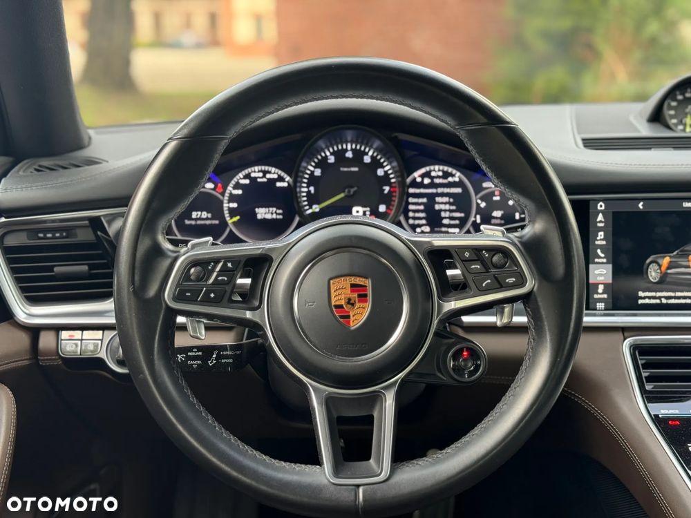 Porsche Panamera 4 E-Hybrid - 17