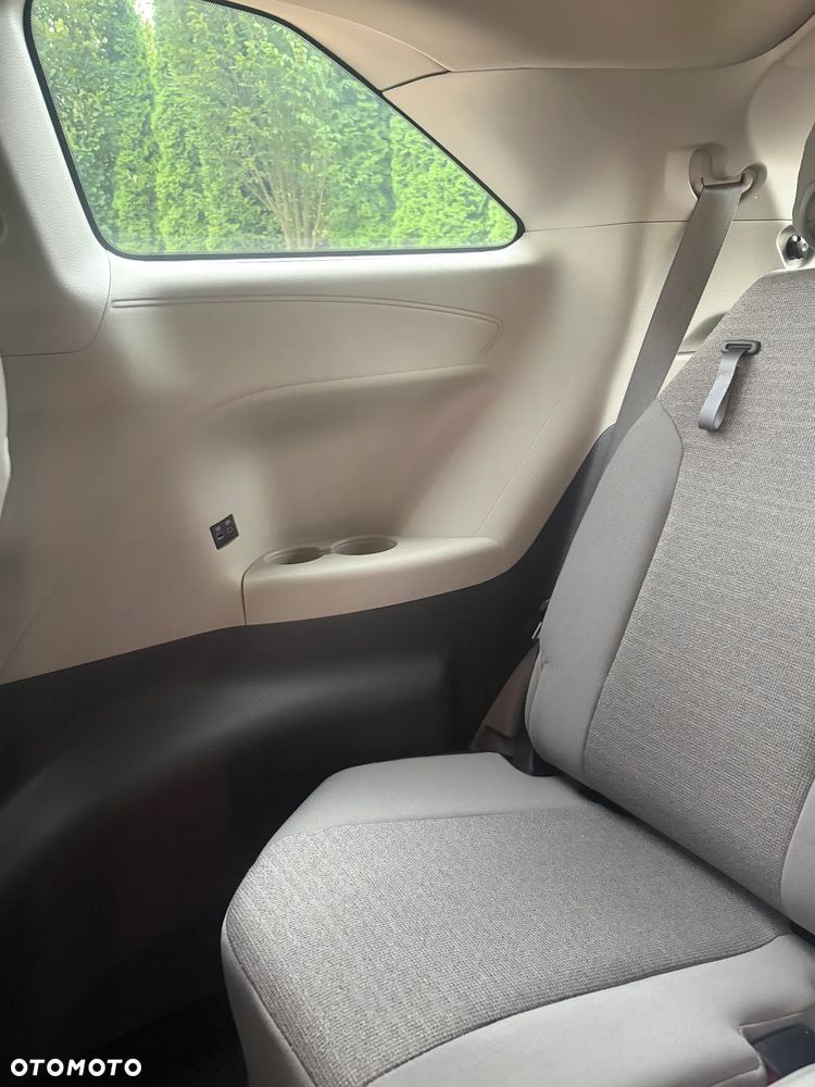 Toyota Sienna - 31