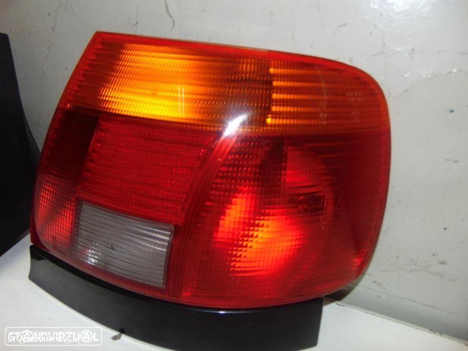 Audi A4 farolins de trás - 3
