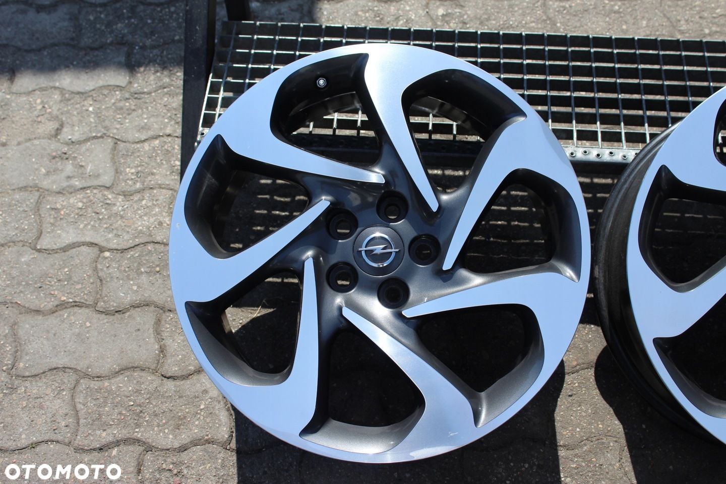 ORYG OPEL INSIGNIA 20cali 5x120 ET41 8,5J TPMS - 1