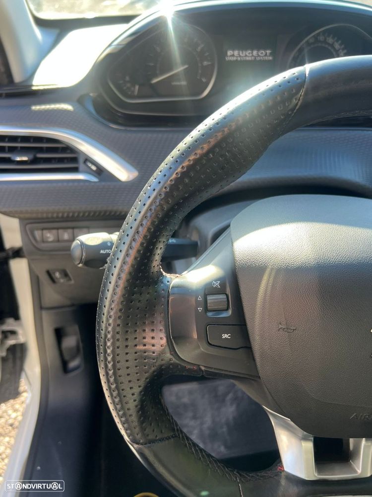 Peugeot 208 1.2 PureTech GT Line - 26