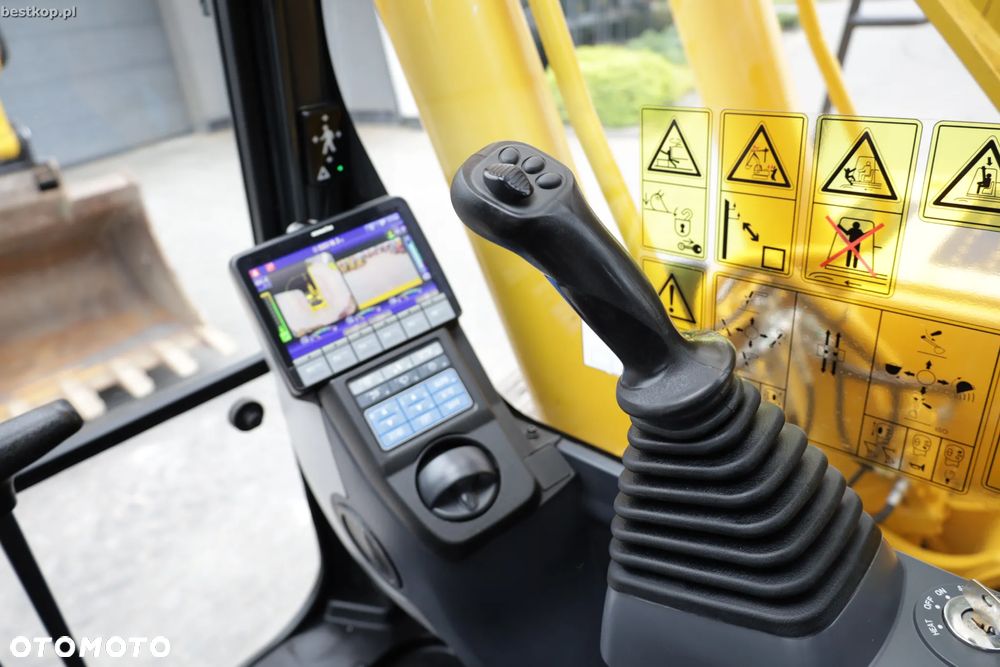 Komatsu PC210LC-11 - 24