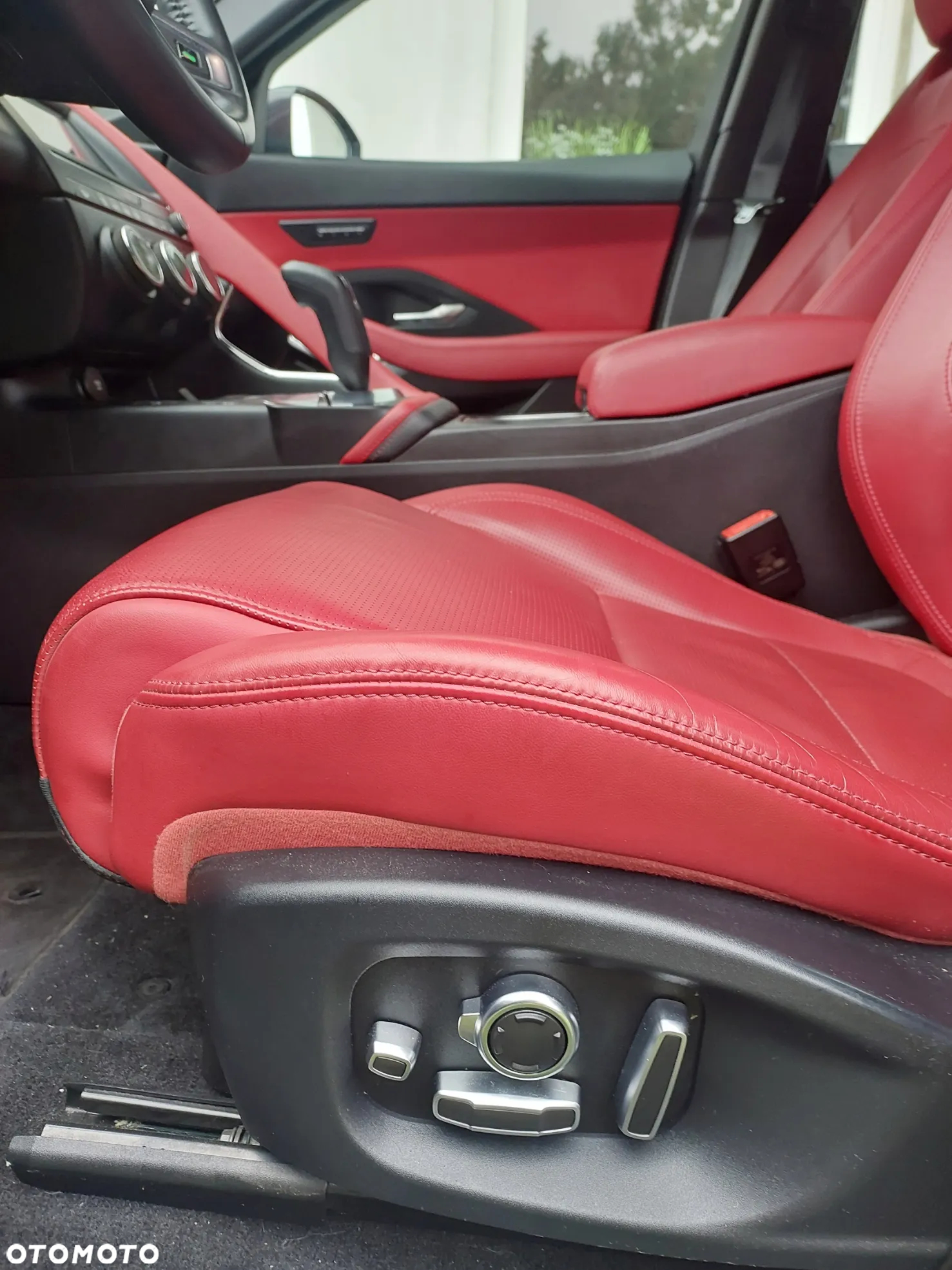 Jaguar E-Pace 2.0 i4P AWD R-Dynamic HSE - 27