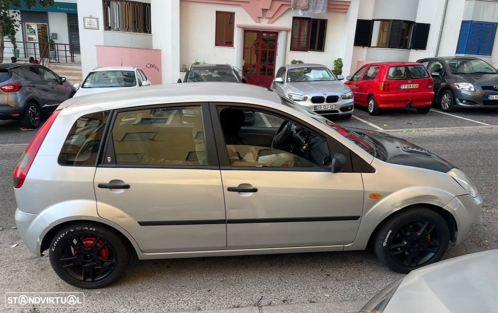 Ford Fiesta 2002 photo 2