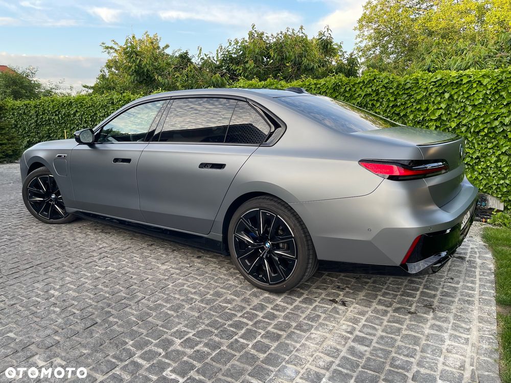 BMW Seria 7 M760e PHEV xDrive Individual Edition sport - 4