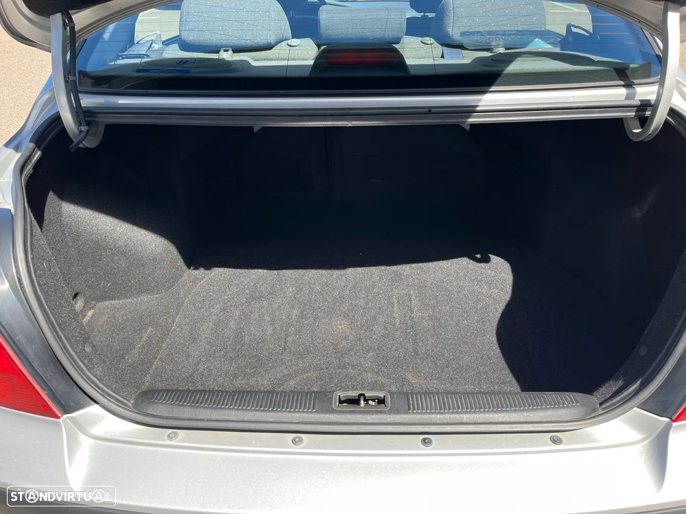 Hyundai Elantra 2.0 CRDi GLS - 14