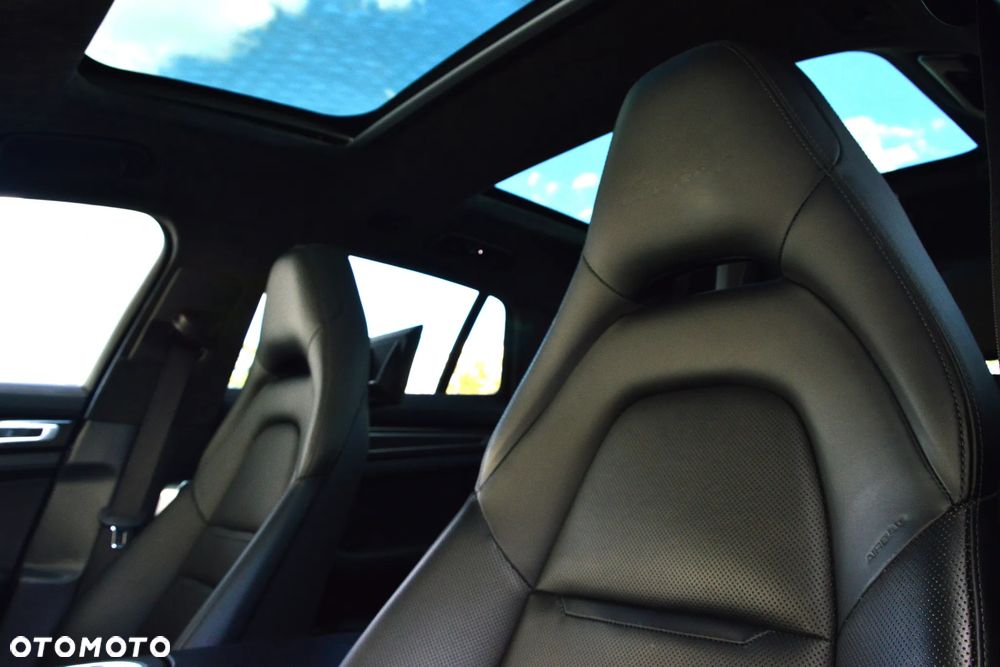 Porsche Panamera Turbo - 17