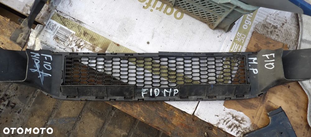 BMW - F10,F11 - KRATKA ZDERZAKA - M PAKIET - PRZÓD - 8049347 - 1